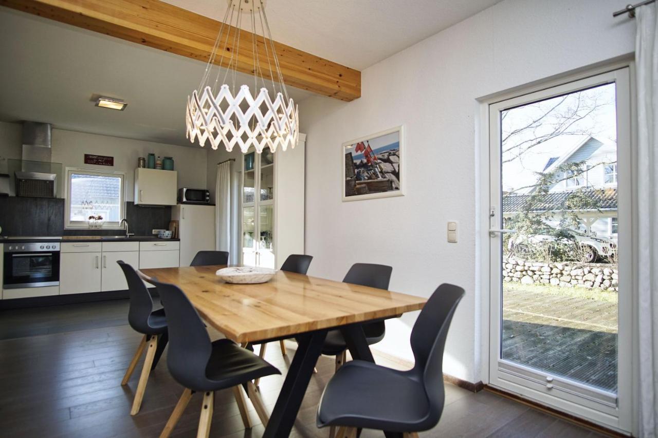 Komfortables Haus Mit Kamin, Sauna, Garten, Terrasse - Ferienhaus Sternschnuppe Wiek auf Rügen Extérieur photo