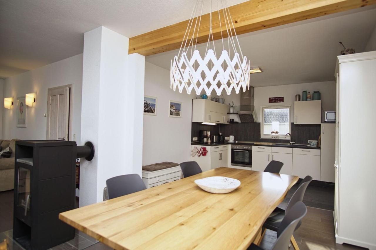 Komfortables Haus Mit Kamin, Sauna, Garten, Terrasse - Ferienhaus Sternschnuppe Wiek auf Rügen Extérieur photo